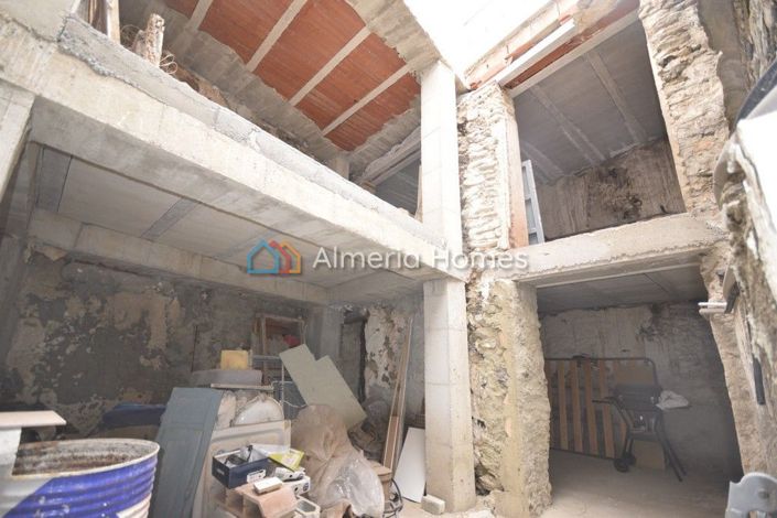 Image No.18-4 Bed Townhouse for sale