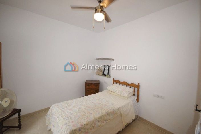 Image No.8-4 Bed Townhouse for sale