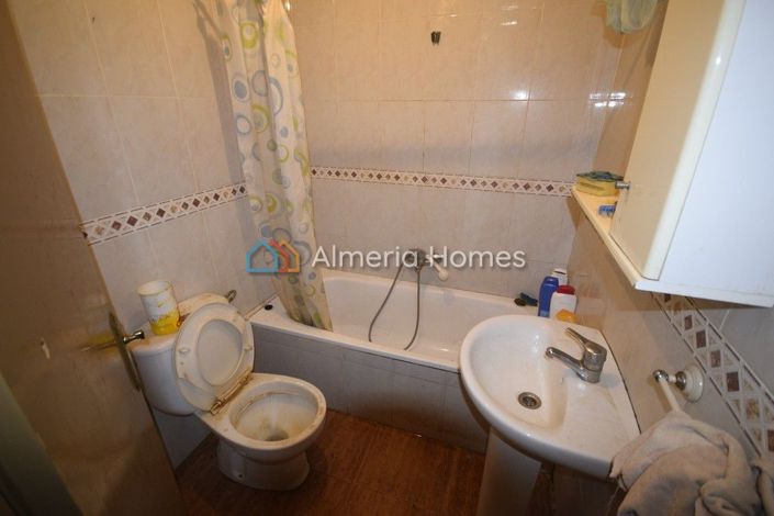 Image No.8-6 Bed Townhouse for sale