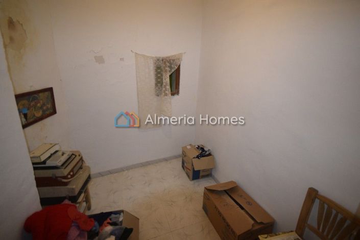 Image No.17-4 Bed Townhouse for sale