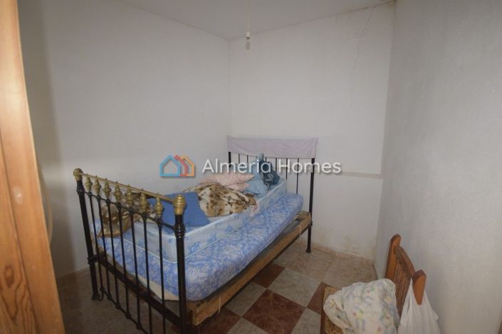 Image No.7-4 Bed Townhouse for sale