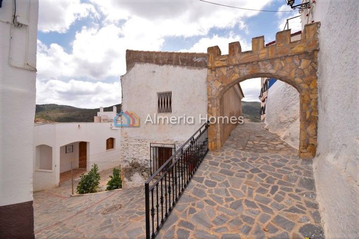 Image No.12-3 Bed Townhouse for sale