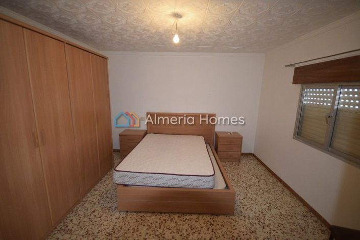 Image No.6-3 Bed Townhouse for sale