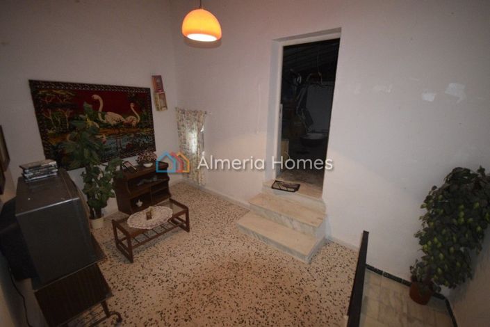 Image No.10-6 Bed Country House for sale