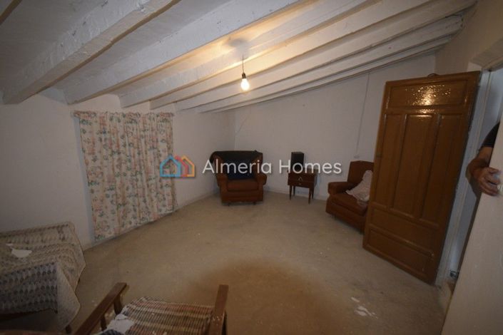 Image No.12-6 Bed Country House for sale