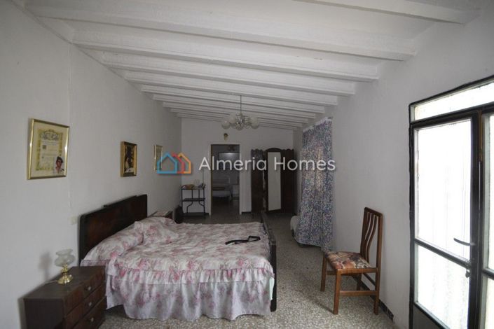 Image No.14-6 Bed Country House for sale