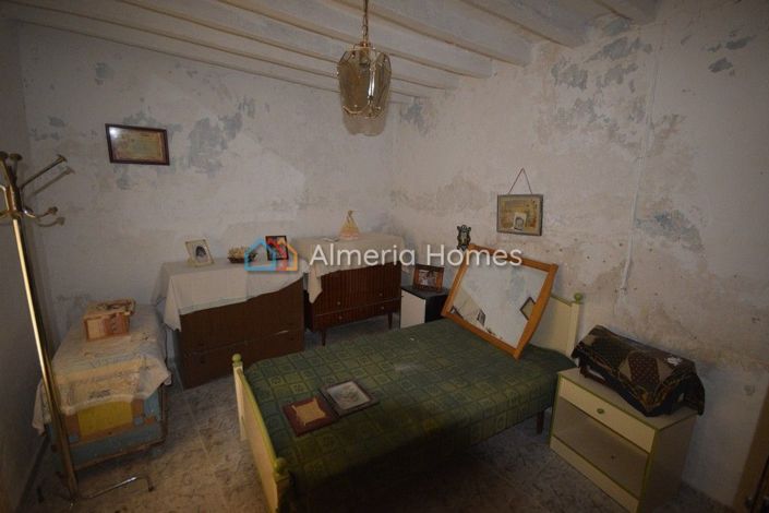 Image No.2-6 Bed Country House for sale