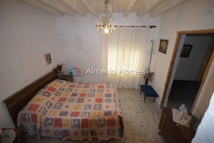 Image No.3-6 Bed Country House for sale