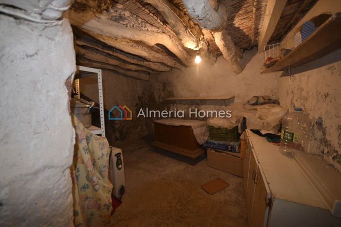 Image No.8-6 Bed Country House for sale