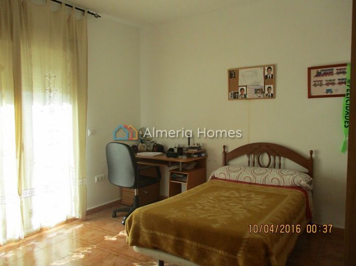 Image No.9-4 Bed Townhouse for sale