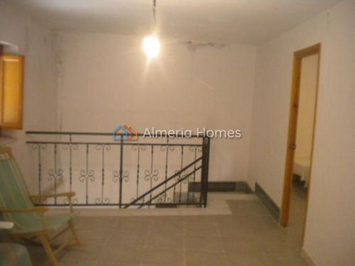 Image No.14-6 Bed Townhouse for sale