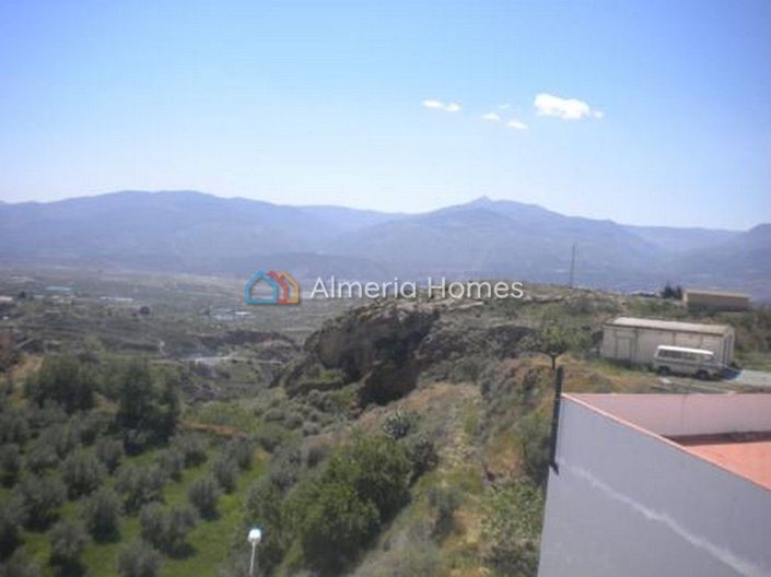 Image No.16-6 Bed Townhouse for sale