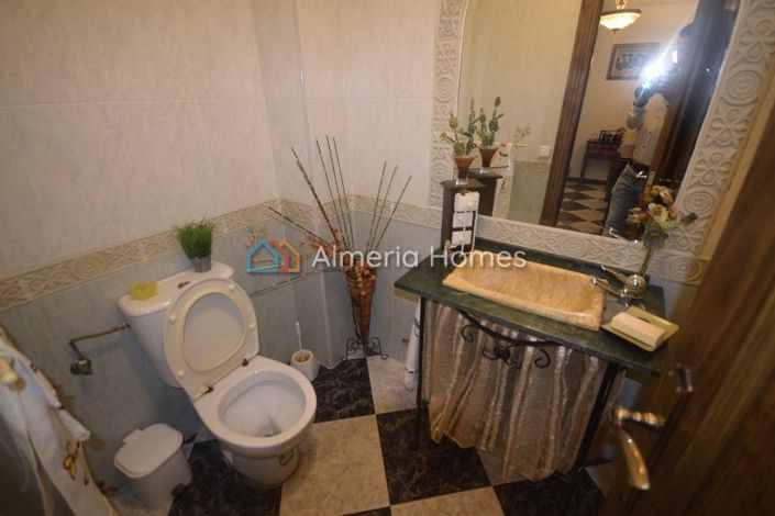 Image No.11-4 Bed Townhouse for sale