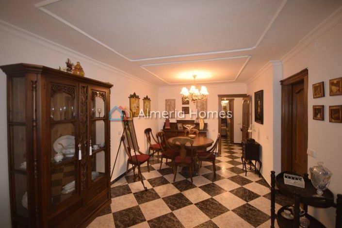 Image No.12-4 Bed Townhouse for sale