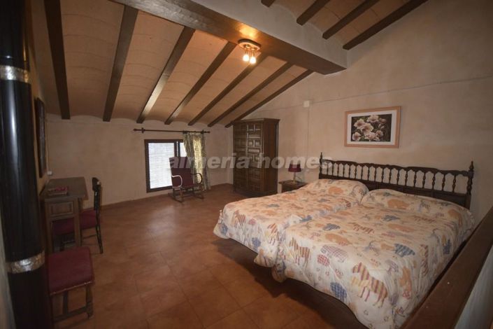 Image No.14-3 Bed Country House for sale