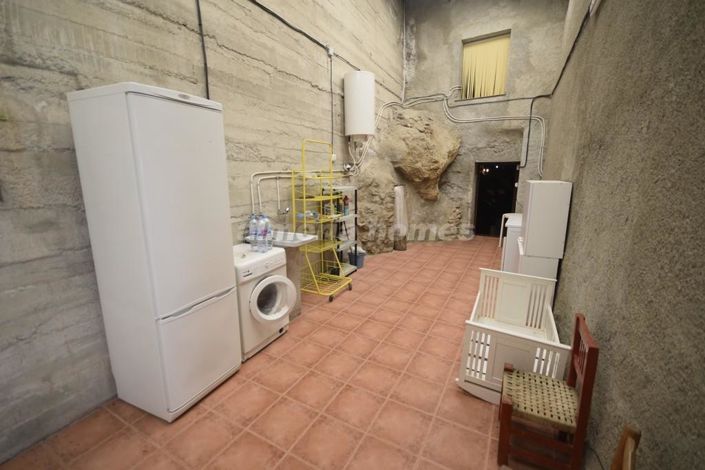 Image No.17-3 Bed Country House for sale