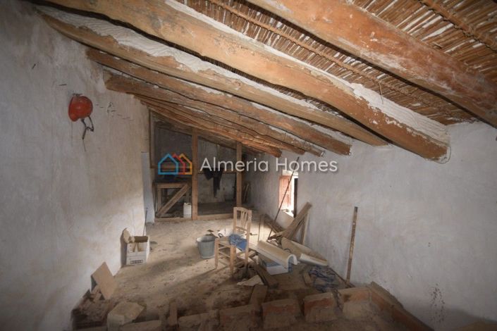 Image No.12-4 Bed Country House for sale