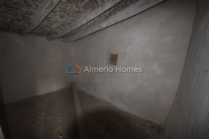 Image No.15-4 Bed Country House for sale