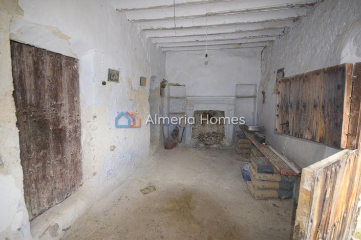 Image No.7-4 Bed Country House for sale