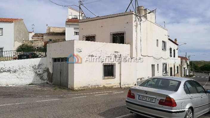 Image No.1-3 Bed Townhouse for sale