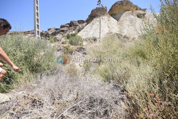 Image No.11-6 Bed Townhouse for sale