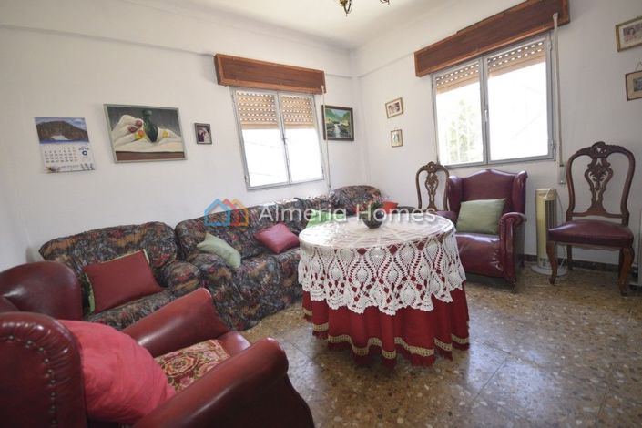 Image No.2-6 Bed Townhouse for sale