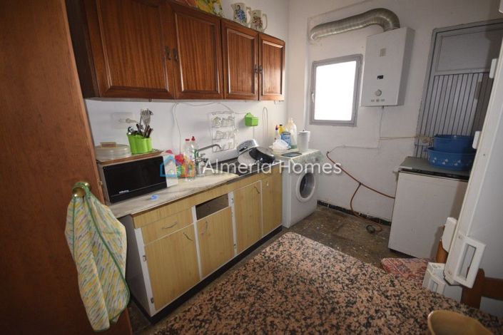 Image No.5-6 Bed Townhouse for sale