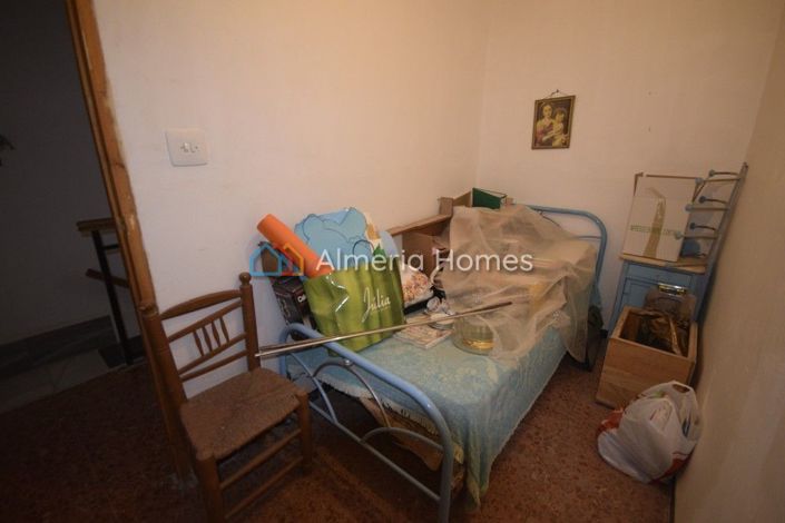 Image No.7-6 Bed Townhouse for sale