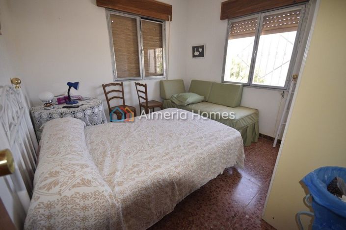 Image No.9-6 Bed Townhouse for sale