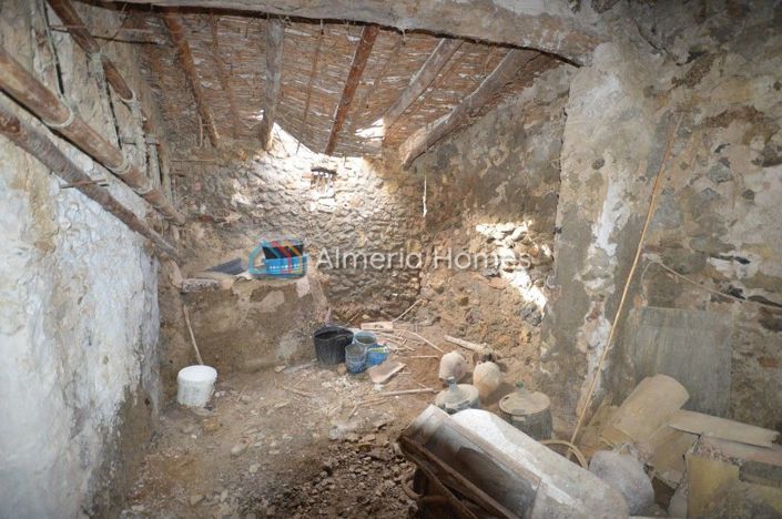 Image No.12-4 Bed Townhouse for sale