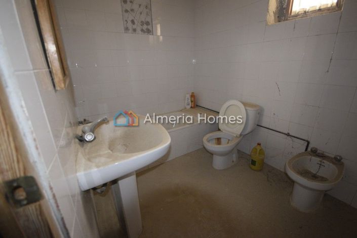 Image No.6-5 Bed Country House for sale