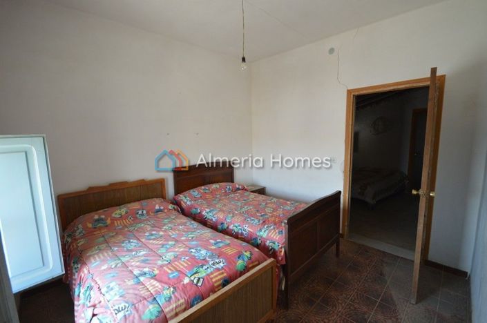 Image No.7-4 Bed Townhouse for sale