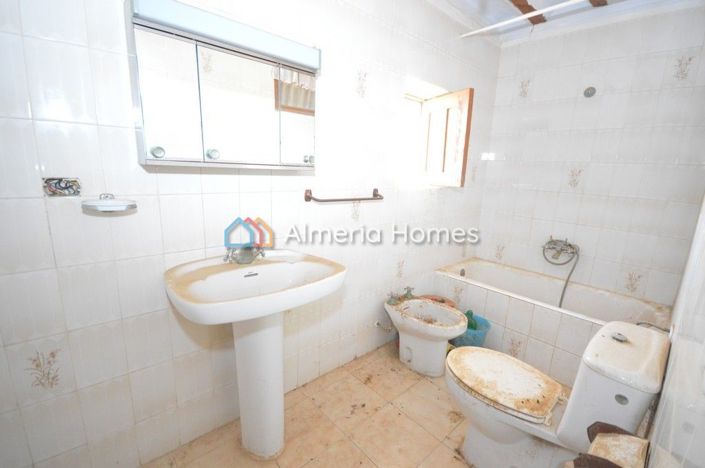 Image No.12-3 Bed Country House for sale