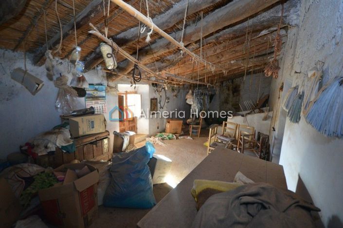 Image No.17-3 Bed Country House for sale