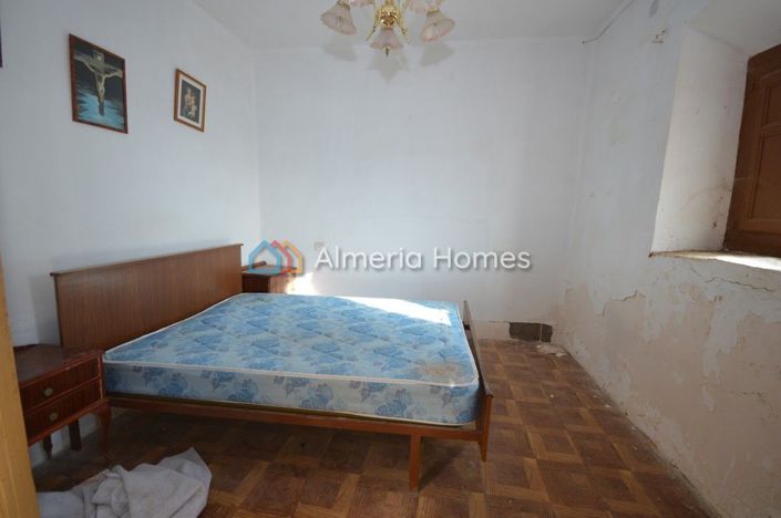 Image No.8-3 Bed Country House for sale