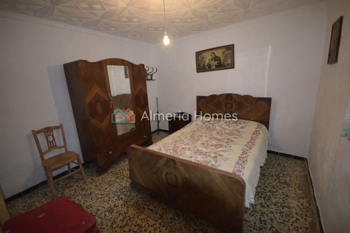 Image No.11-4 Bed Country House for sale