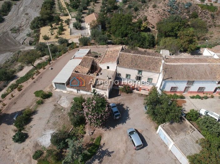 Image No.2-4 Bed Country House for sale