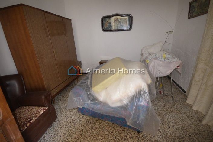 Image No.6-4 Bed Country House for sale