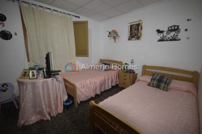 Image No.4-4 Bed Townhouse for sale