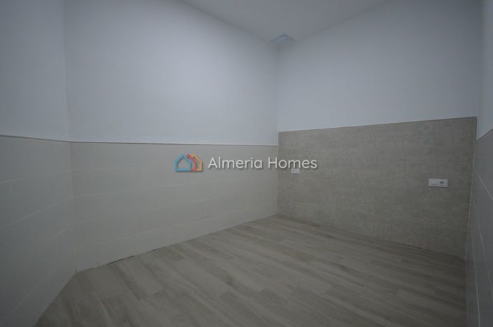 Image No.8-2 Bed Townhouse for sale