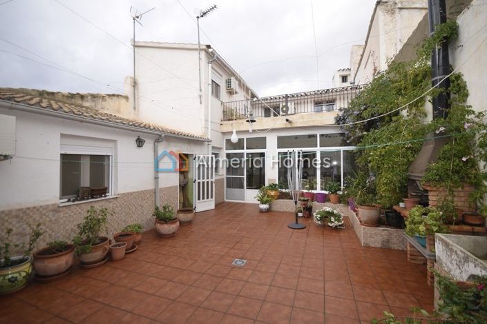 Image No.10-6 Bed Townhouse for sale