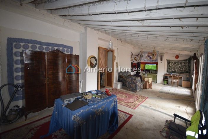 Image No.12-6 Bed Townhouse for sale