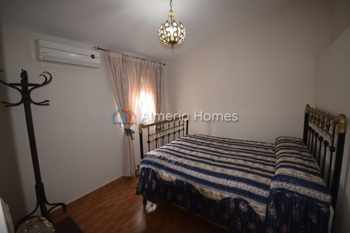 Image No.15-6 Bed Townhouse for sale