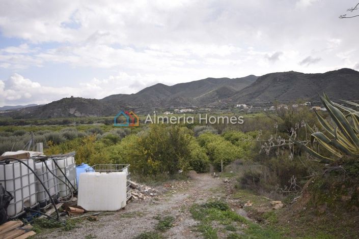 Image No.20-6 Bed Townhouse for sale