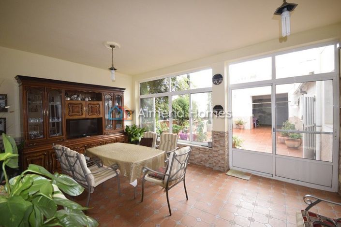 Image No.8-6 Bed Townhouse for sale