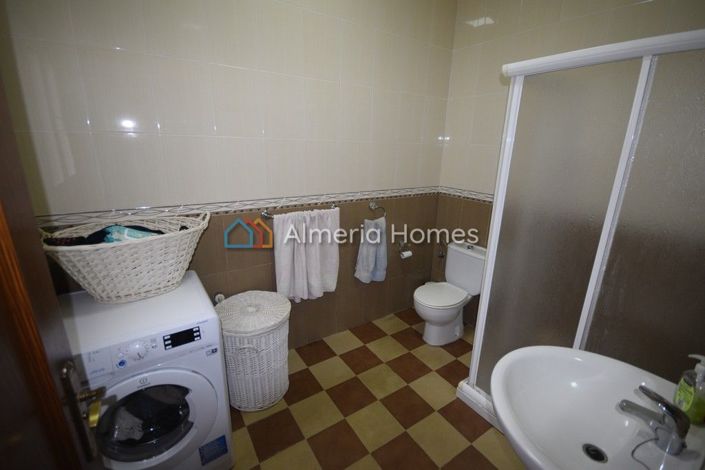 Image No.9-6 Bed Townhouse for sale