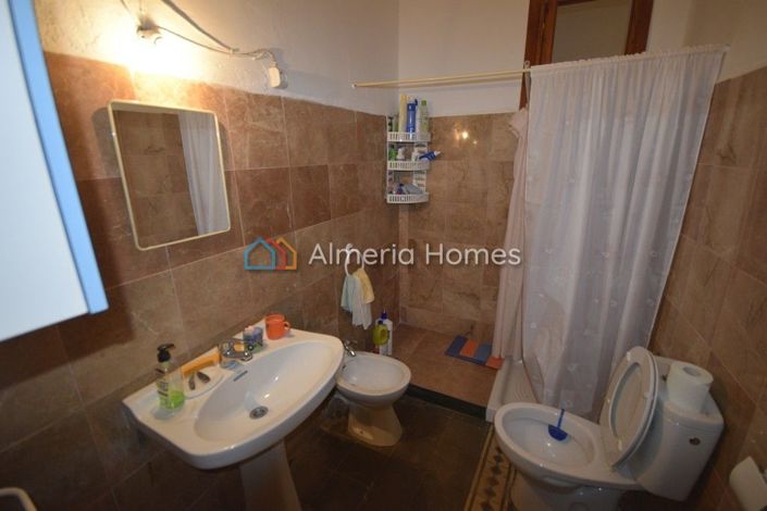 Image No.3-4 Bed Townhouse for sale