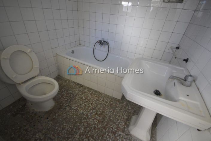 Image No.10-4 Bed Townhouse for sale