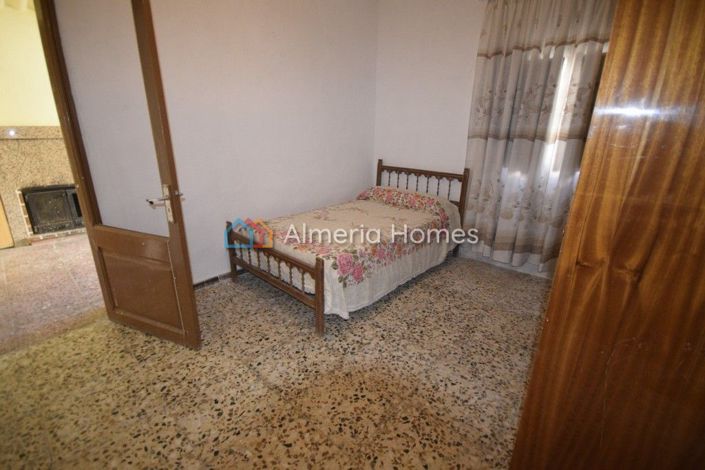 Image No.11-4 Bed Townhouse for sale