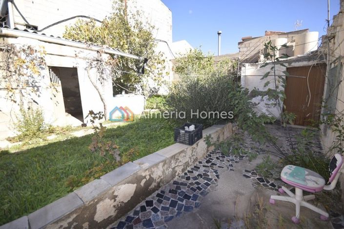 Image No.14-4 Bed Townhouse for sale